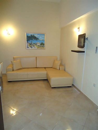 Queen Apartment